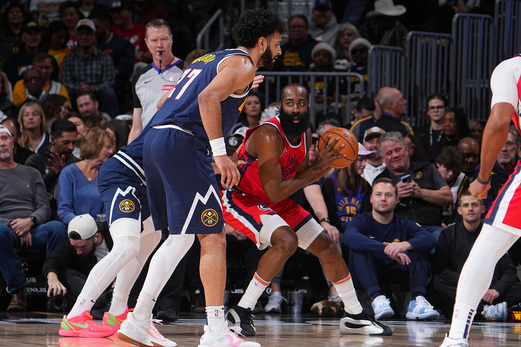 爱游戏登陆入口-表现优异首场状态出色，德国队观众沸腾！，哈登重返赛场观众掌声雷动的简单介绍