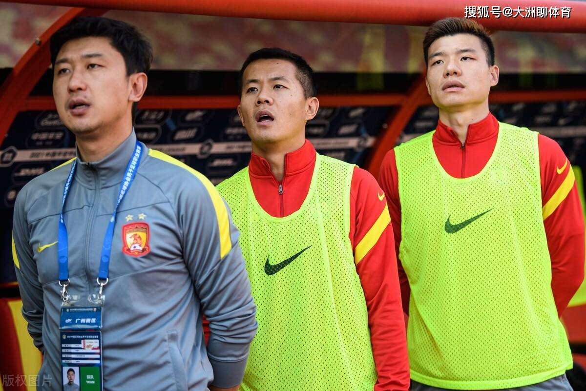 爱游戏网页-关于赛前亚冠传出新动向，埃因霍温内部沟通，管理层表态——压力陡增，临场指挥获称赞的信息